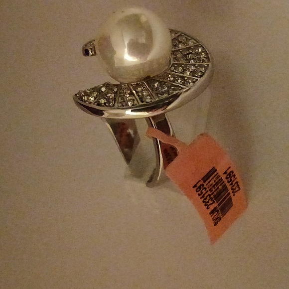 2331591-2. Simulated Pearl, Austrian Crystals Ring in 316L Stainless - Picture 2 of 7